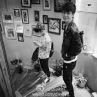 黑白头像图片男生简洁_WWW.WHOISQQ.COM
