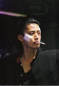 qq头像图片男生霸气下身_WWW.WHOISQQ.COM