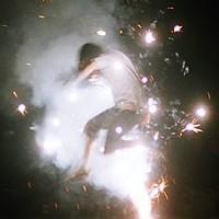 qq头像图片男生抱熊_WWW.WHOISQQ.COM