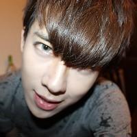 男生烟熏妆头像图片_WWW.WHOISQQ.COM