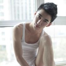 恋爱中的男生头像图片_WWW.WHOISQQ.COM