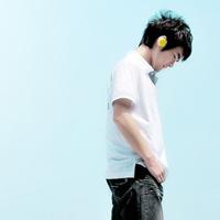 蓝天下的男生头像图片_WWW.WHOISQQ.COM