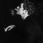 男生抽香烟黑白头像图片_WWW.WHOISQQ.COM