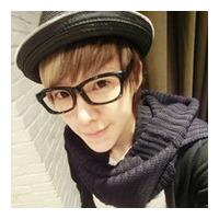 可爱眼镜男生头像图片_WWW.WHOISQQ.COM