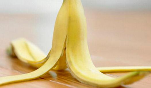 香蕉皮妙用多 香蕉皮有美白牙齿的作用_WWW.WHOISQQ.COM